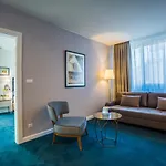 Promenade Hotel 5*