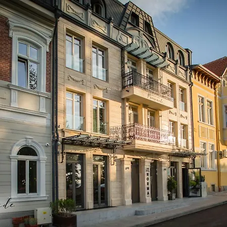 Promenade Hotel