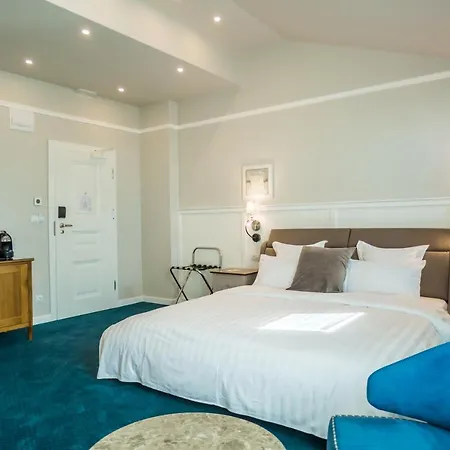 Promenade Hotel 5*