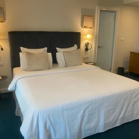 Promenade Hotel