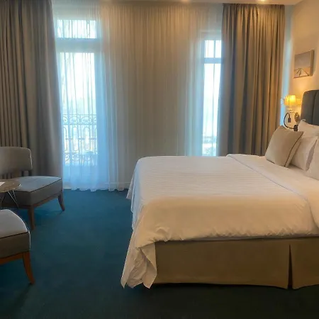 Promenade Hotel